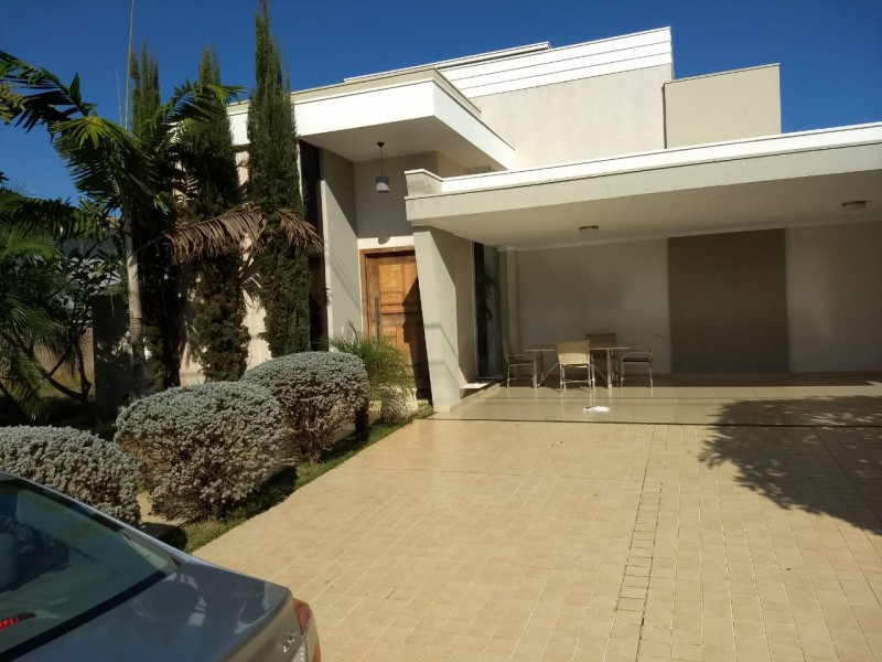 Imagem de Casa no condomínio Damha V com 04 dormitórios sendo 01 suíte master e 03 suítes normais. Imagem de Casa no condomínio Damha V com 04 dormitórios sendo 01 suíte master e 03 suítes normais.