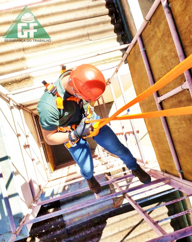 Imagem para fotos de Treinamento ministrado para engenheiros, técnicos em segurança do trabalho e funcionários